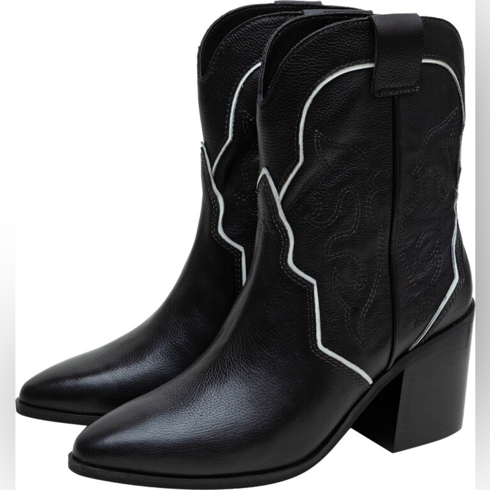 Lisa Vicky Women’s Campus Western Bootie- Black// Size 8.5